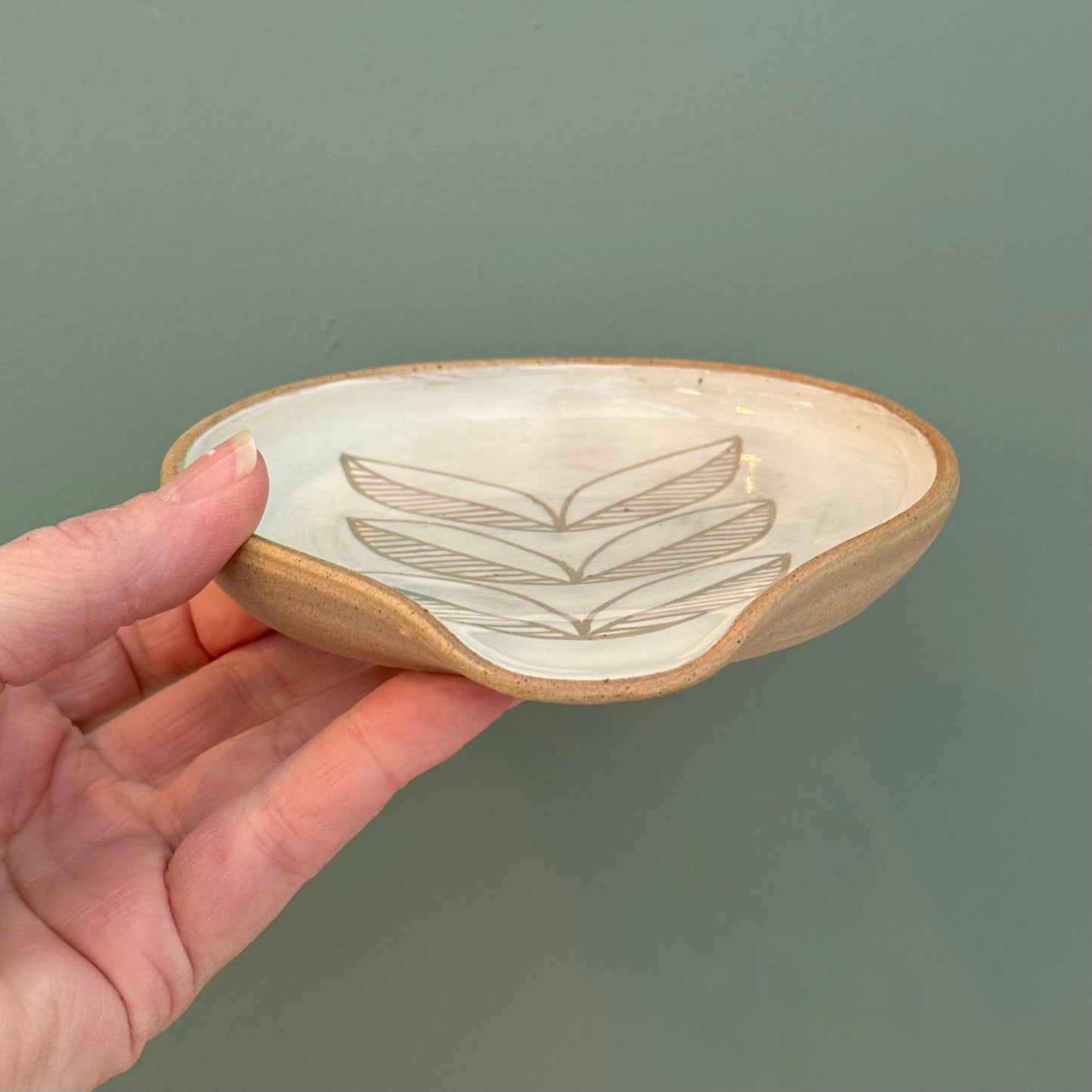 Spoon rest, leaves white II