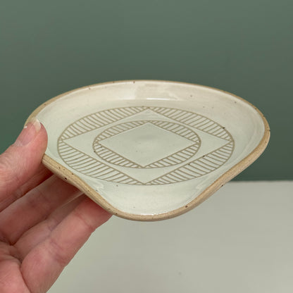 Spoon rest, white geo