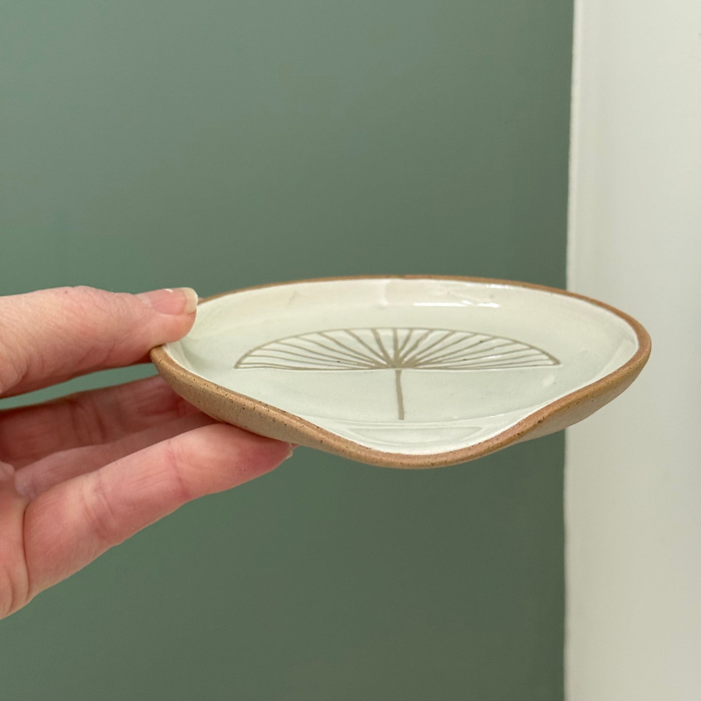 Small spoon rest, white leaf