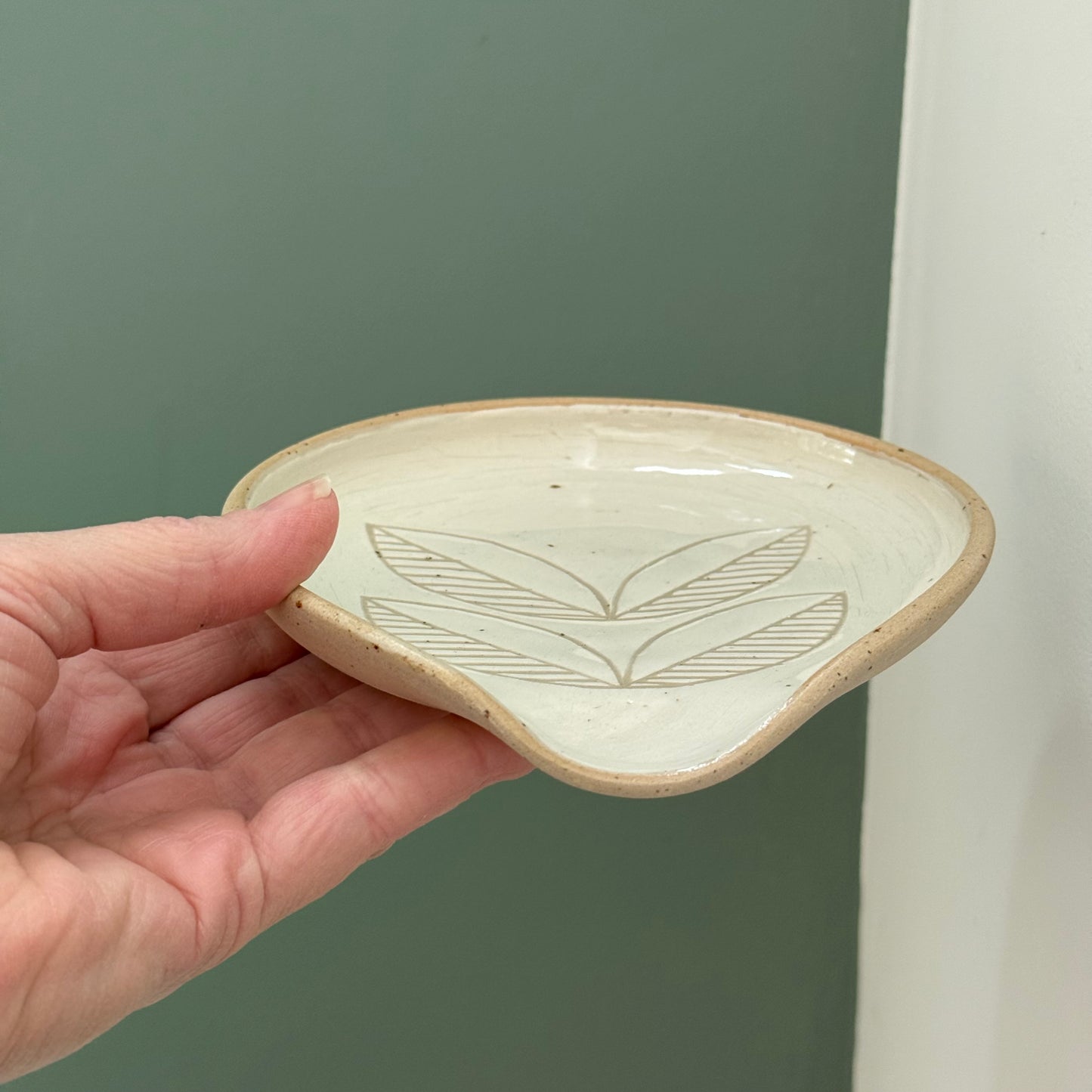 Spoon rest, leaves white