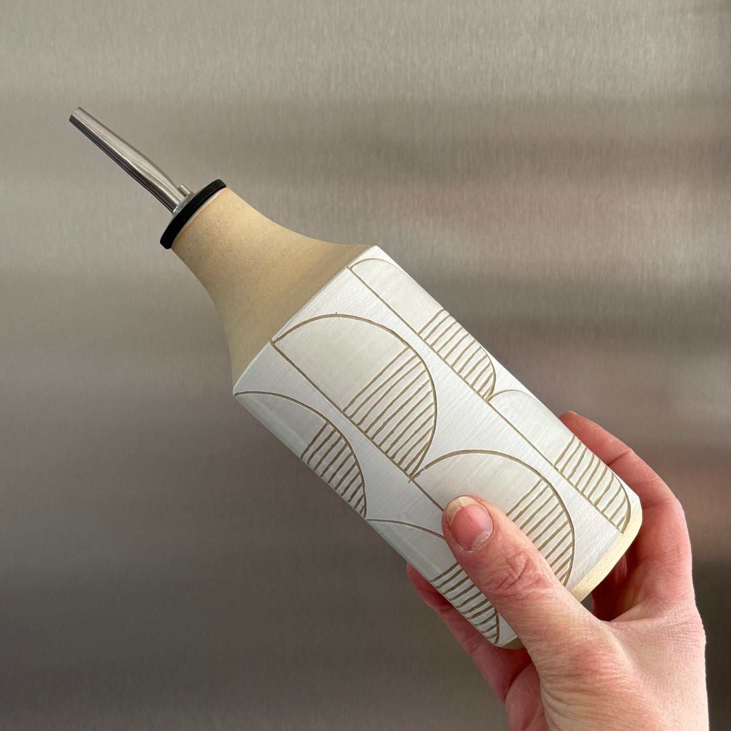 Oil bottle, half circles geo white
