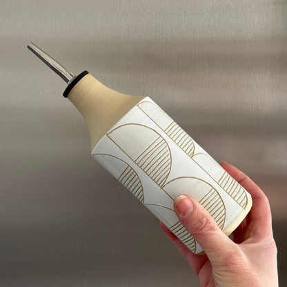 Oil bottle, half circles geo white