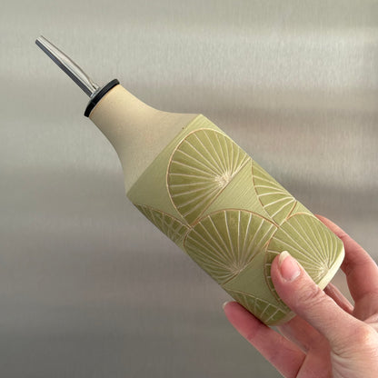 Oil bottle, fans green