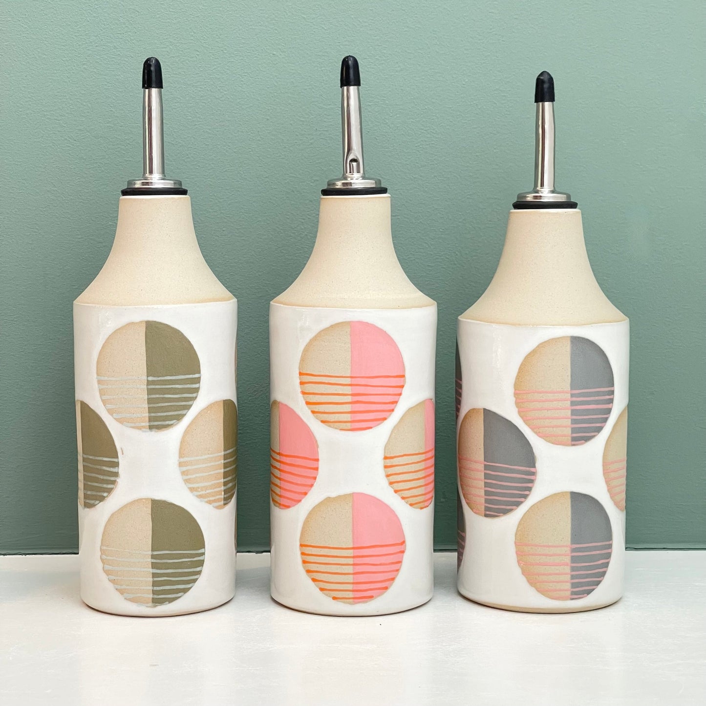 Oil bottle, striped circles pink