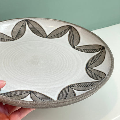 Platter, leaves grey/ black (29 cm)