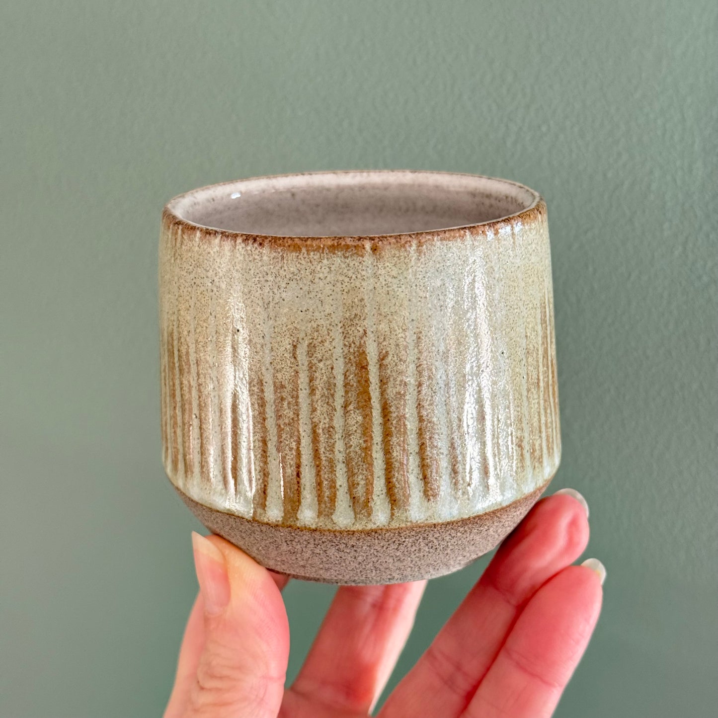 Cup, relief lines green