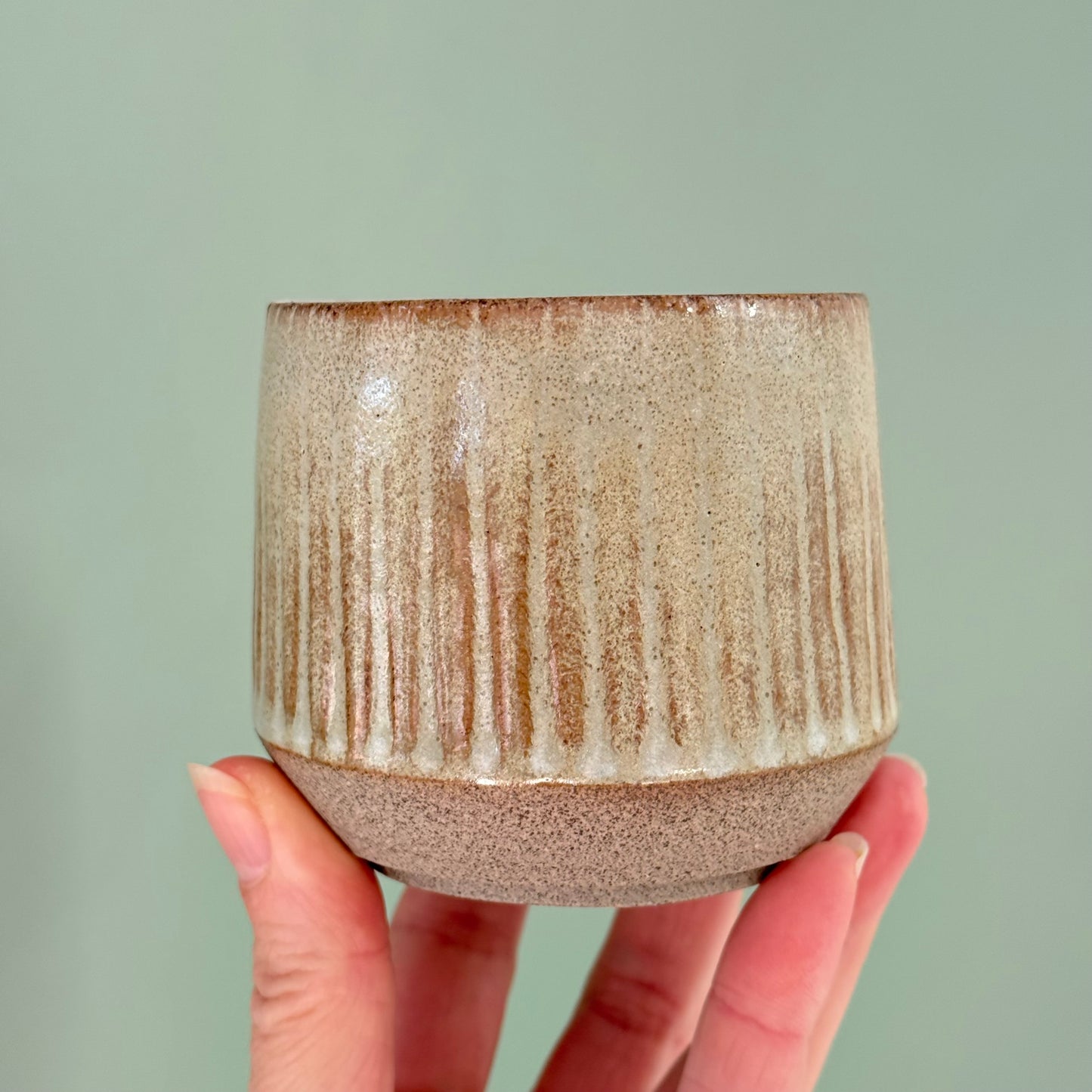 Cup, relief lines green