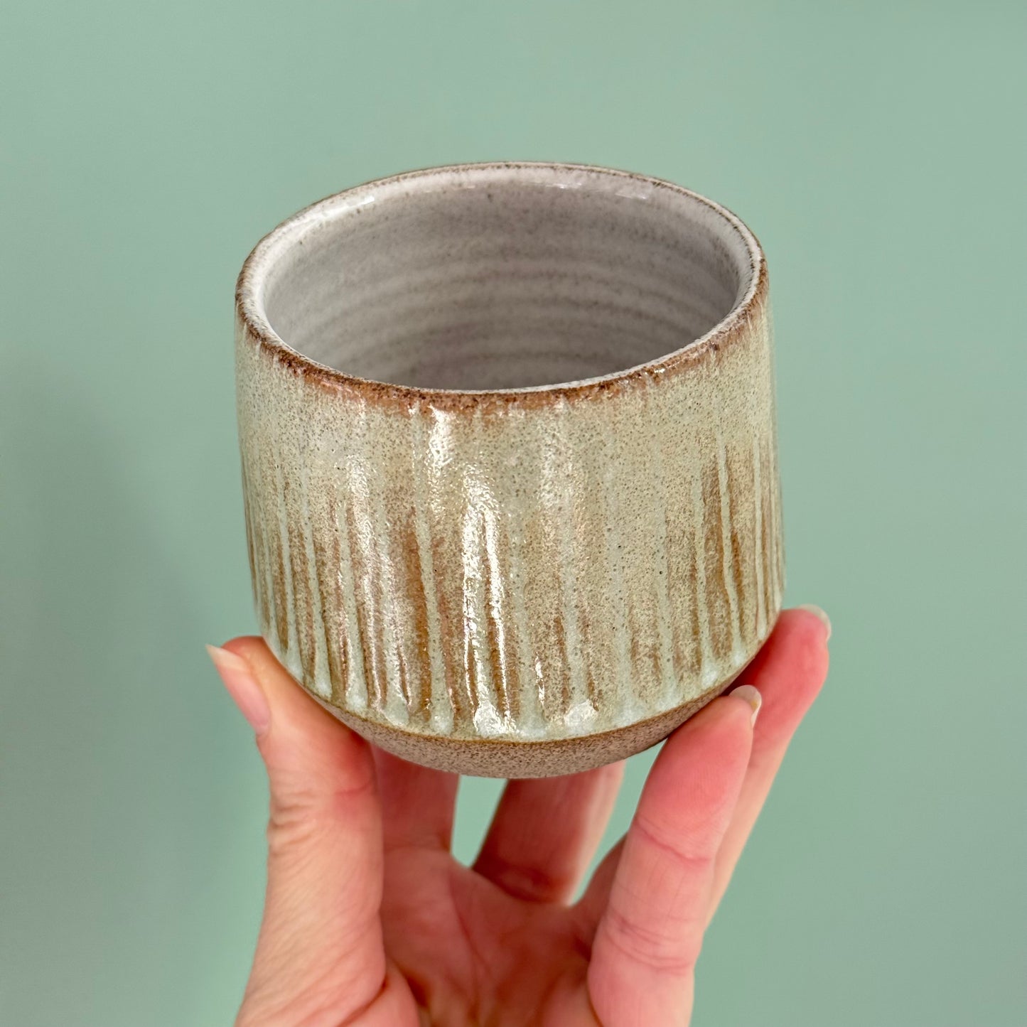 Cup, relief lines green