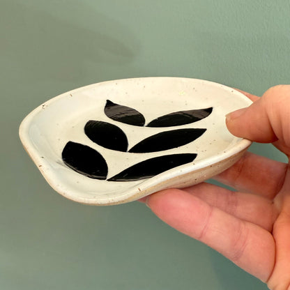 Spoon rest, leaves