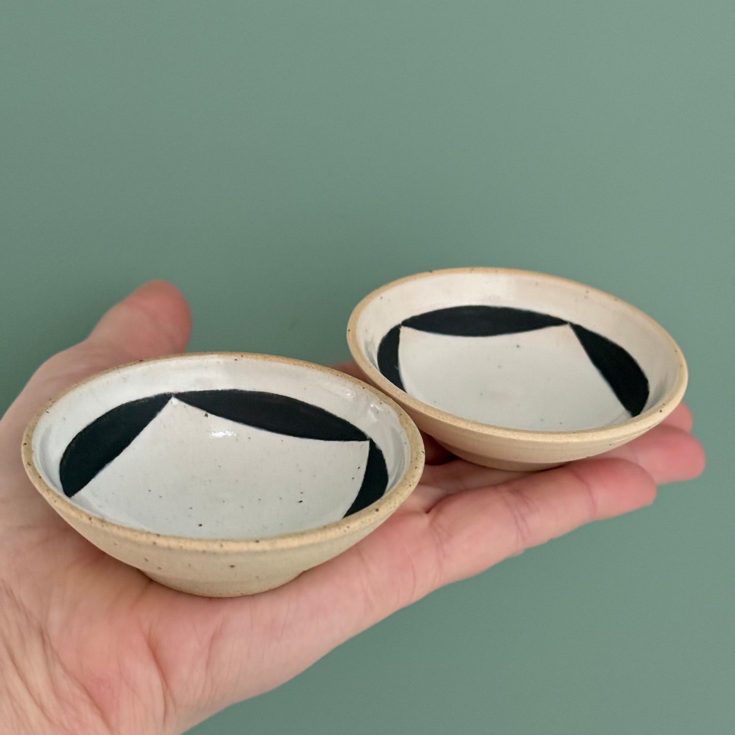 Set of 2 small dishes, black square