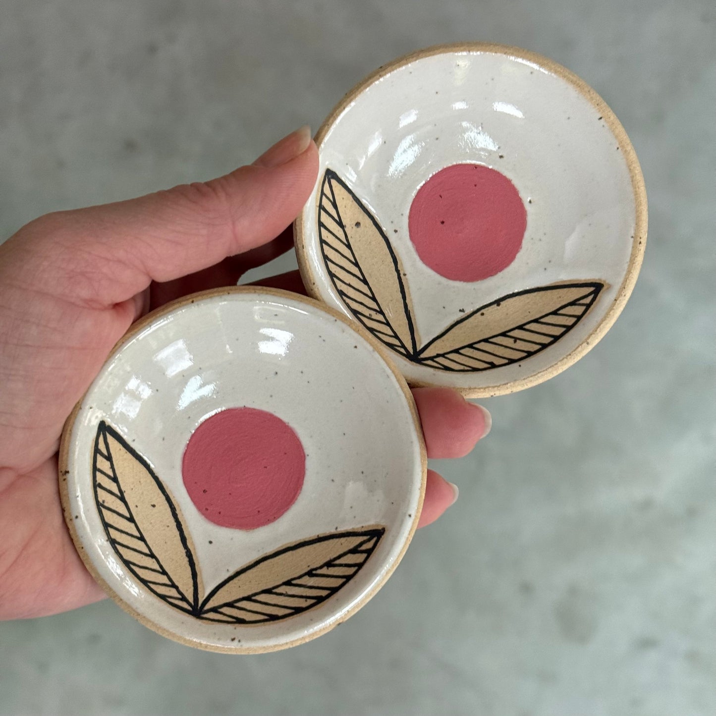 Set of 2 small dishes, pink flower II