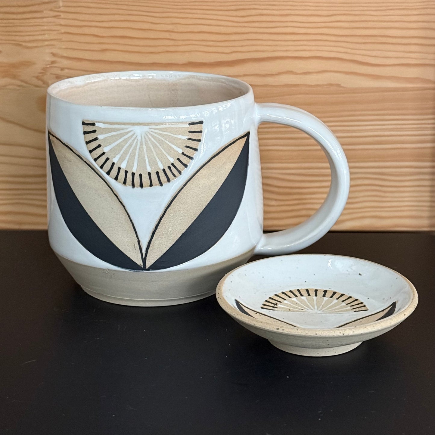 Mug, radial flower