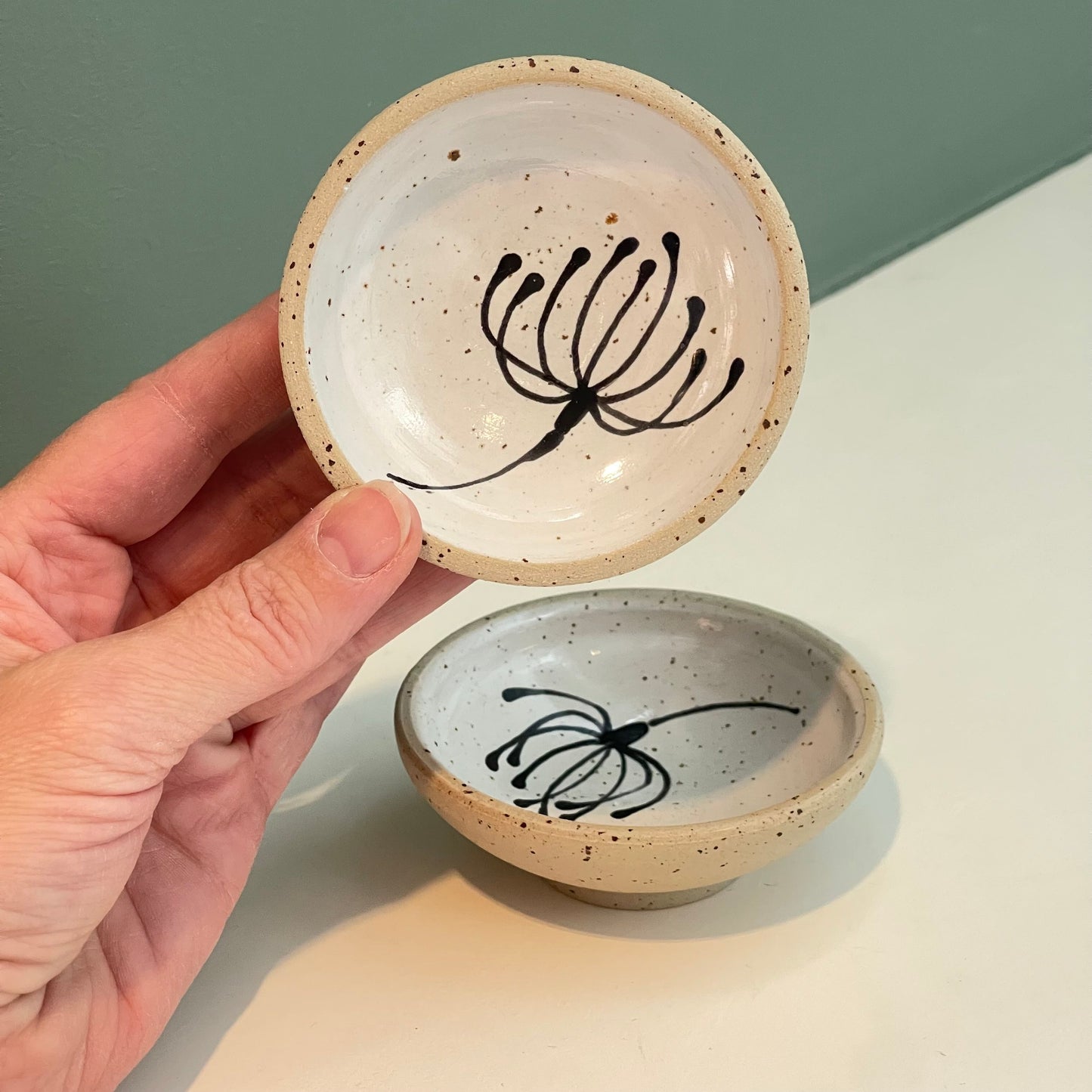 Set of 2 small dishes, dandelion drawing