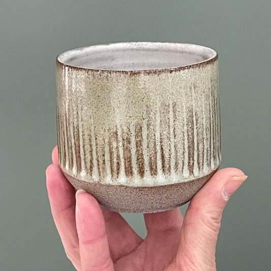 Cup, relief lines green