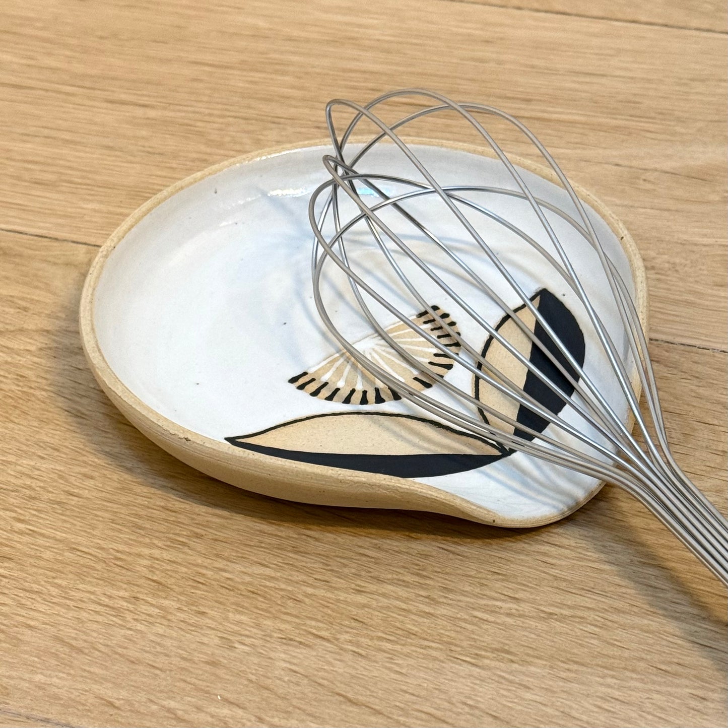 Spoon rest, radial flower