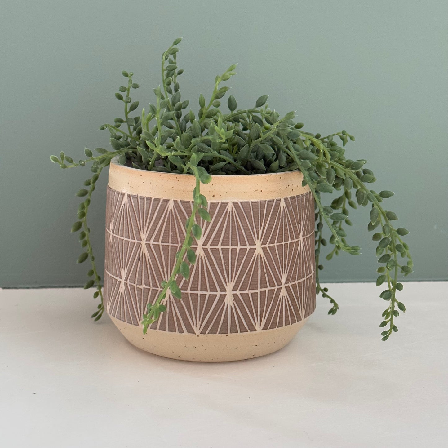 Planter, taupe geometric