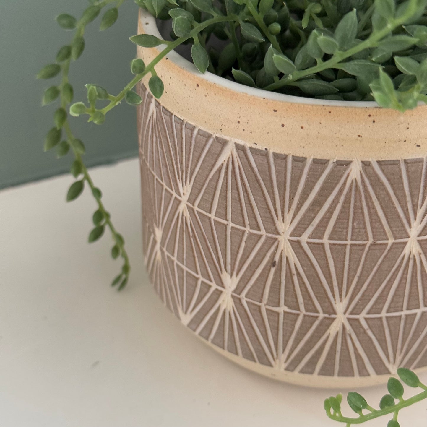 Planter, taupe geometric