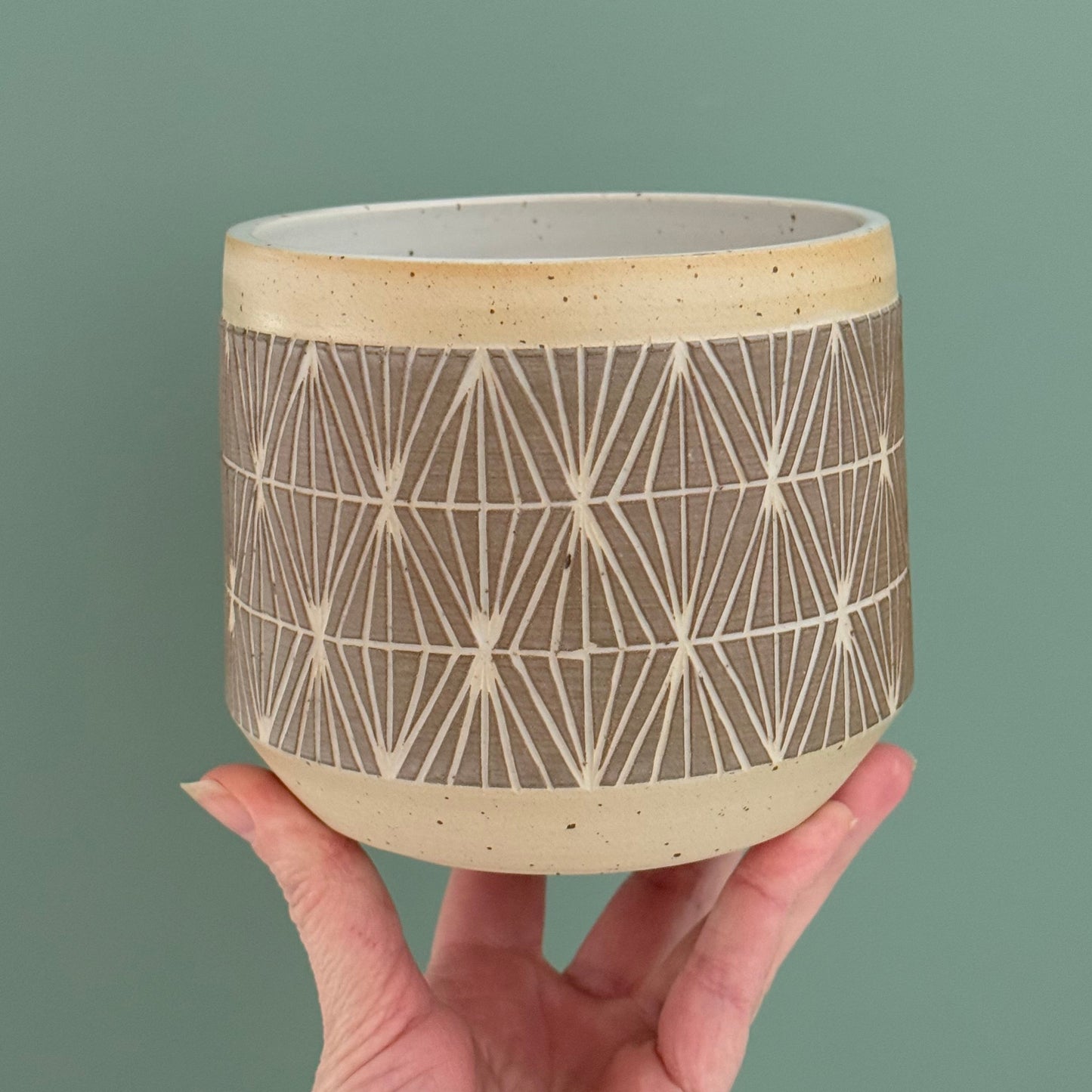 Planter, taupe geometric