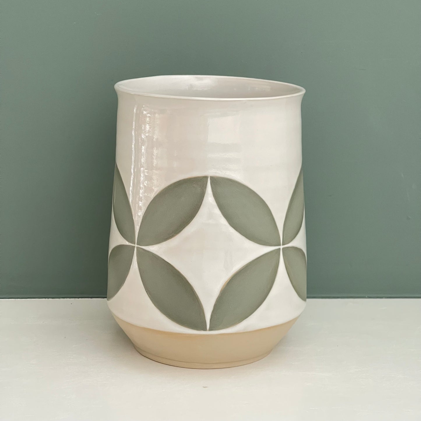 Vase, green leaves