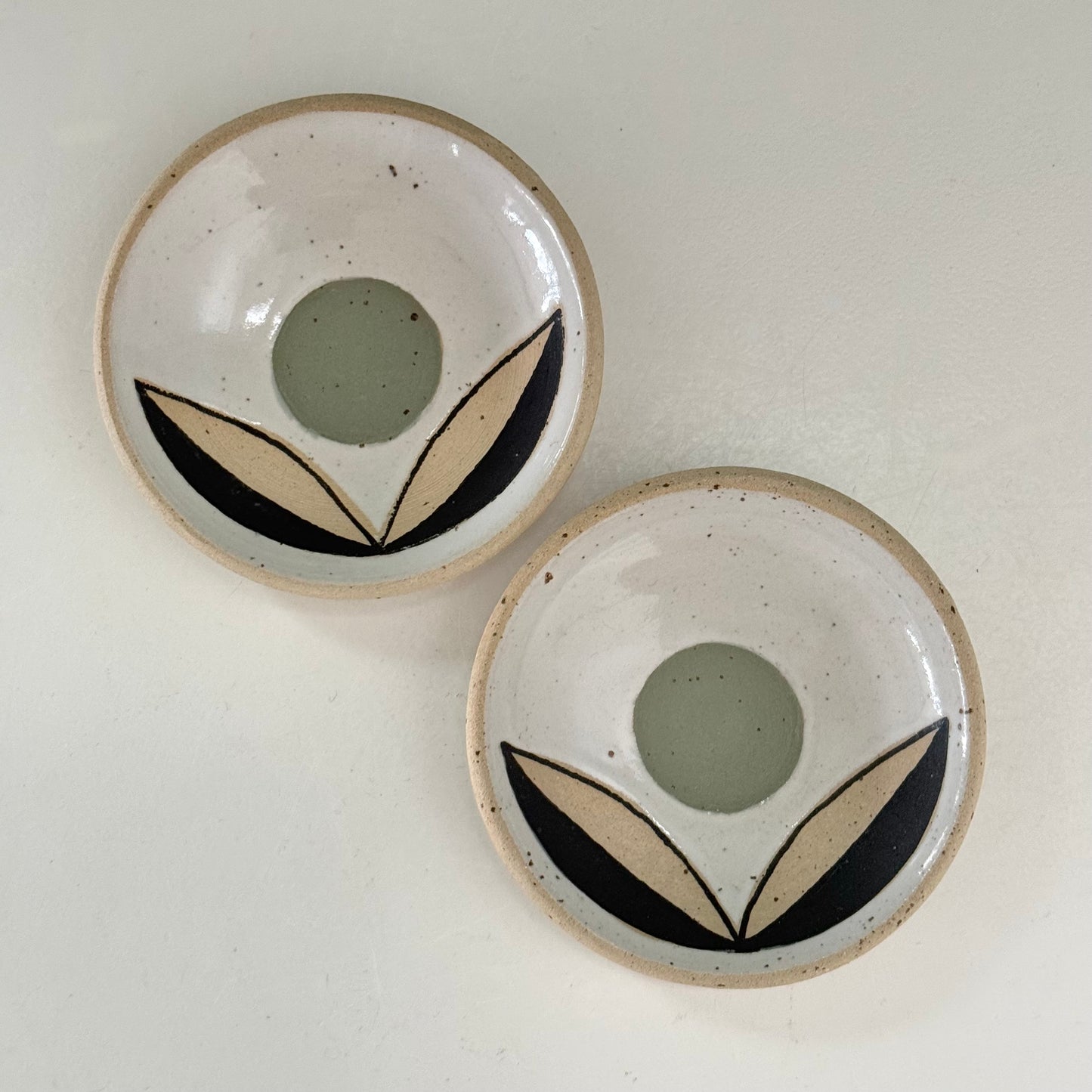 Set of 2 small dishes, green flower