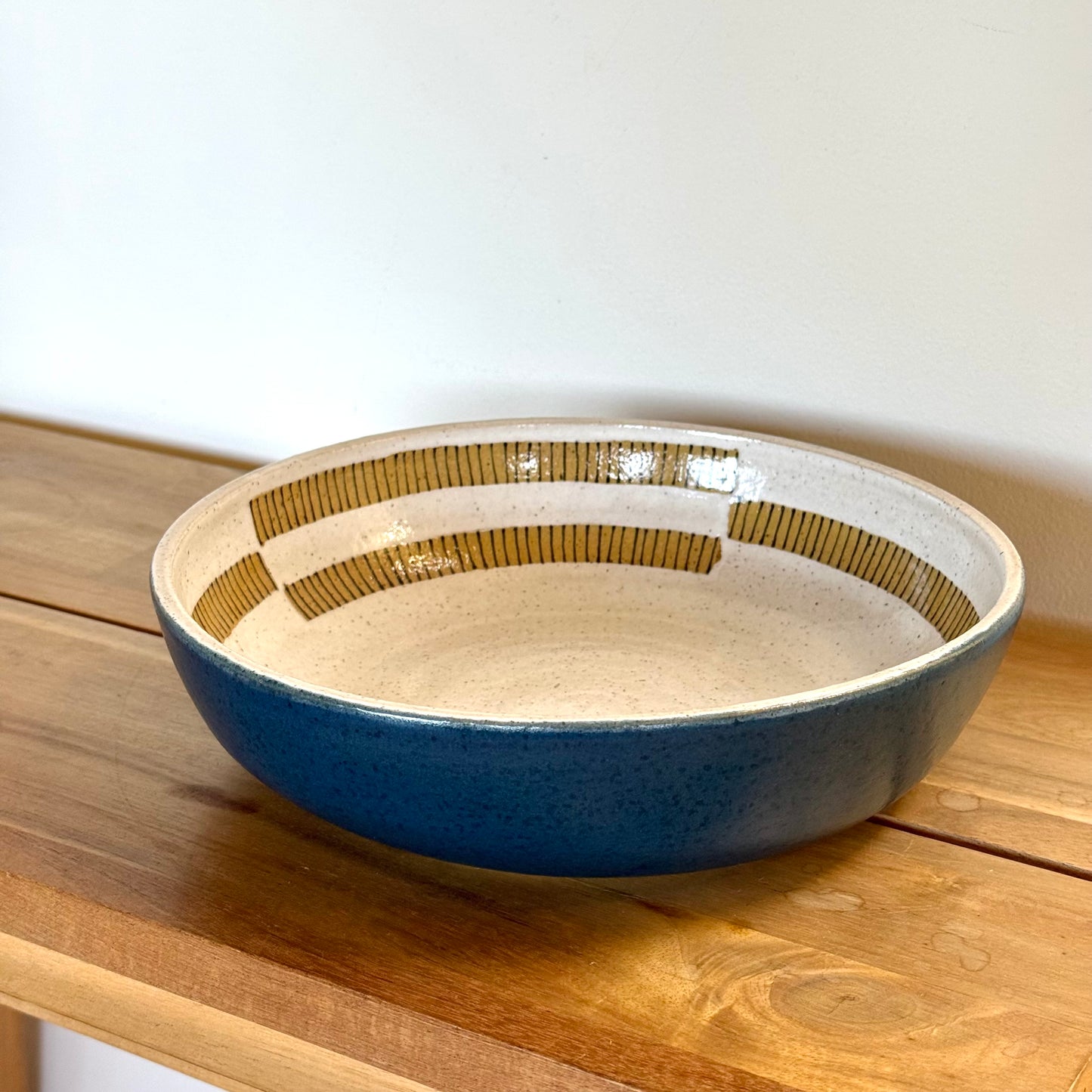 Bowl, alternating tracks