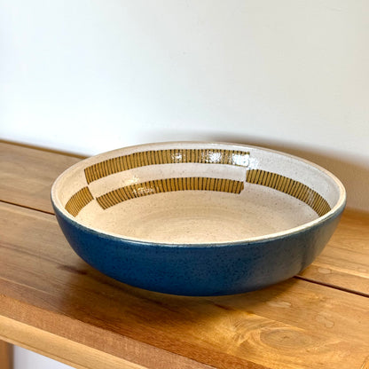 Bowl, alternating tracks