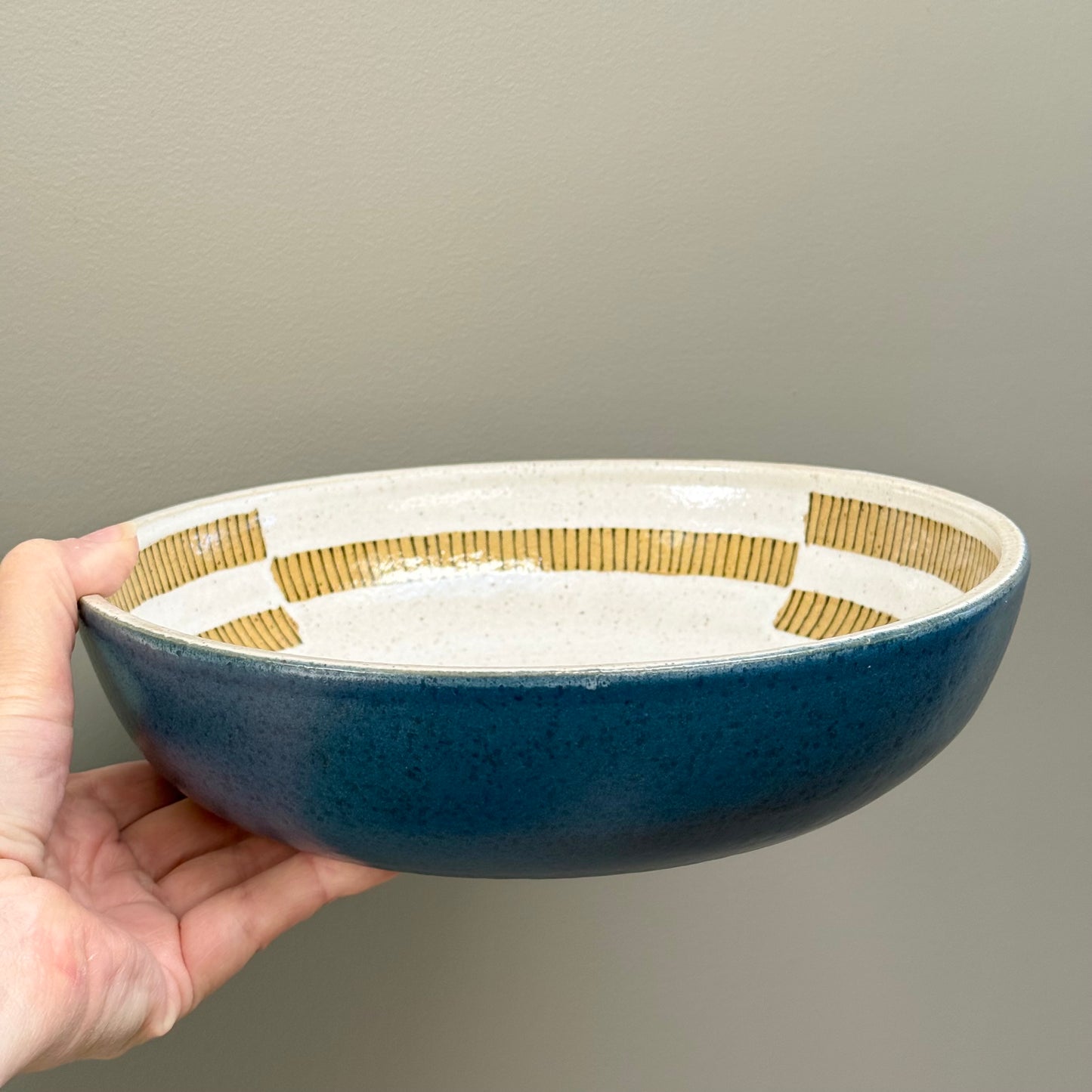 Bowl, alternating tracks