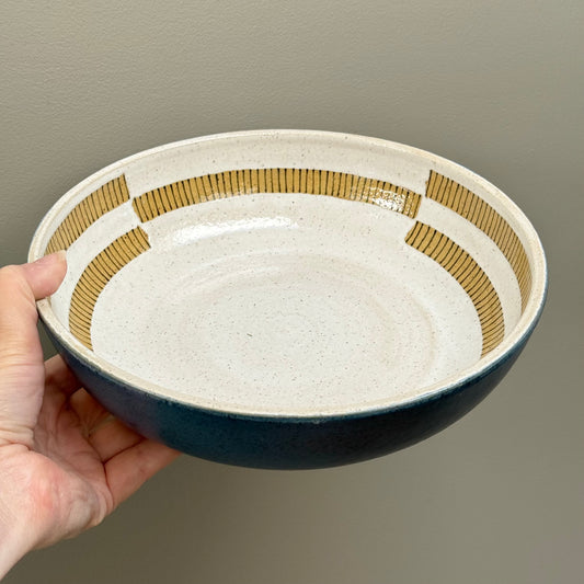Bowl, alternating tracks