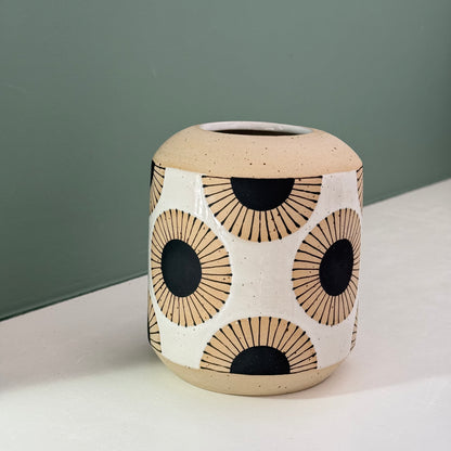 Vase, black sun I